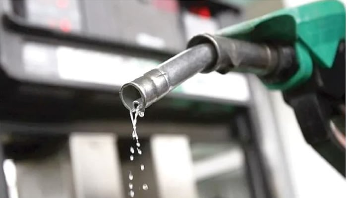 Dangote refinery slashes petrol price to N699 per litre
